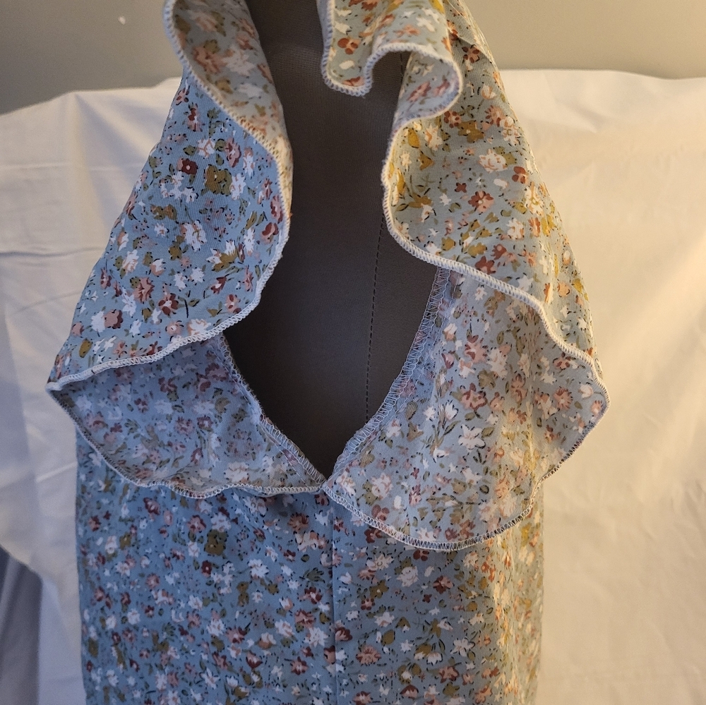Emery Rose M Beautiful sweetheart top w ruffle sleeves flows beautifully - Picture 5 of 6